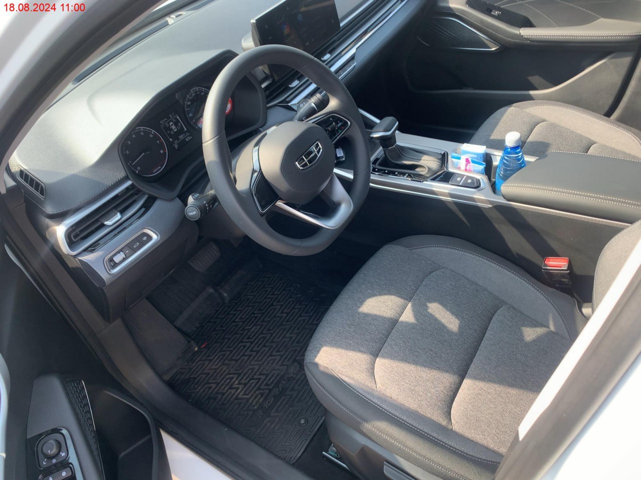 Машина Geely Emgrand '24