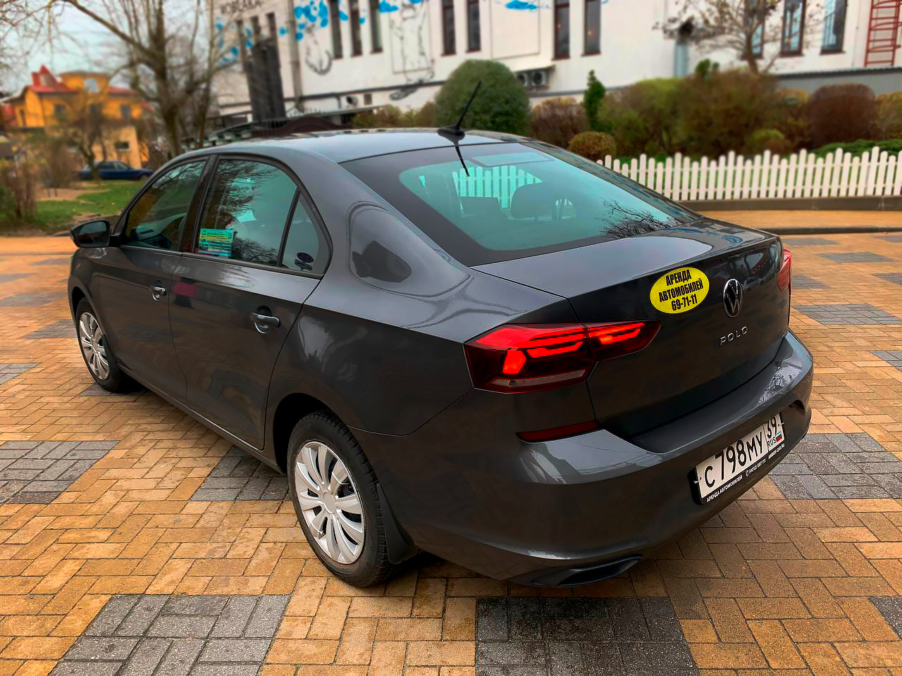 Машина Volkswagen Polo '21