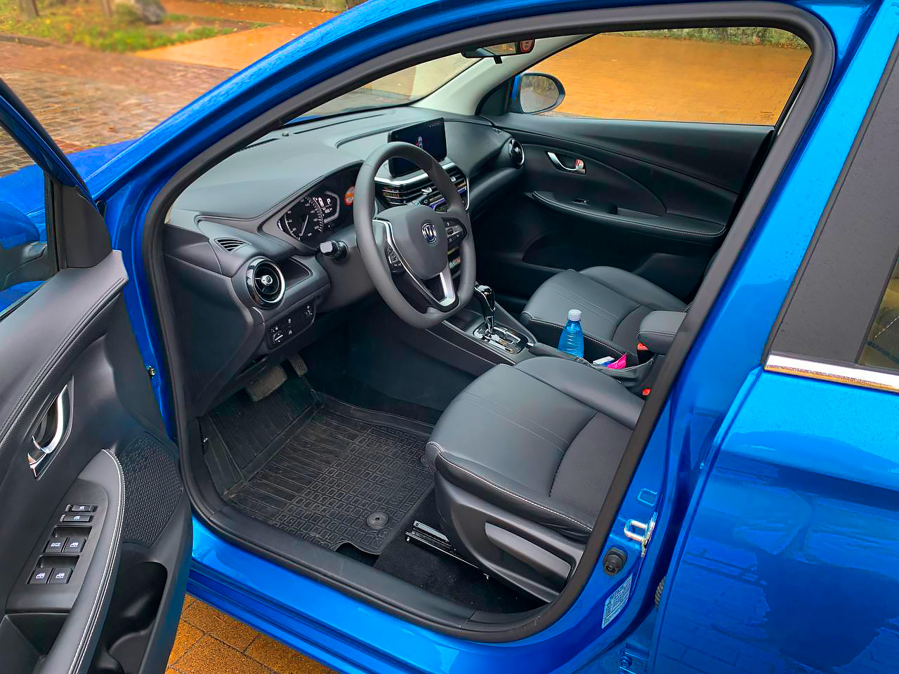 Машина Changan Alsvin