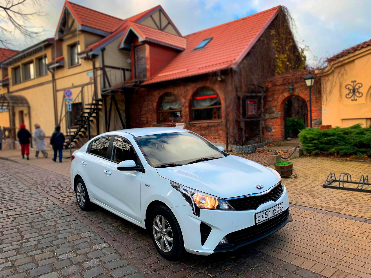 Машина Kia Rio '21