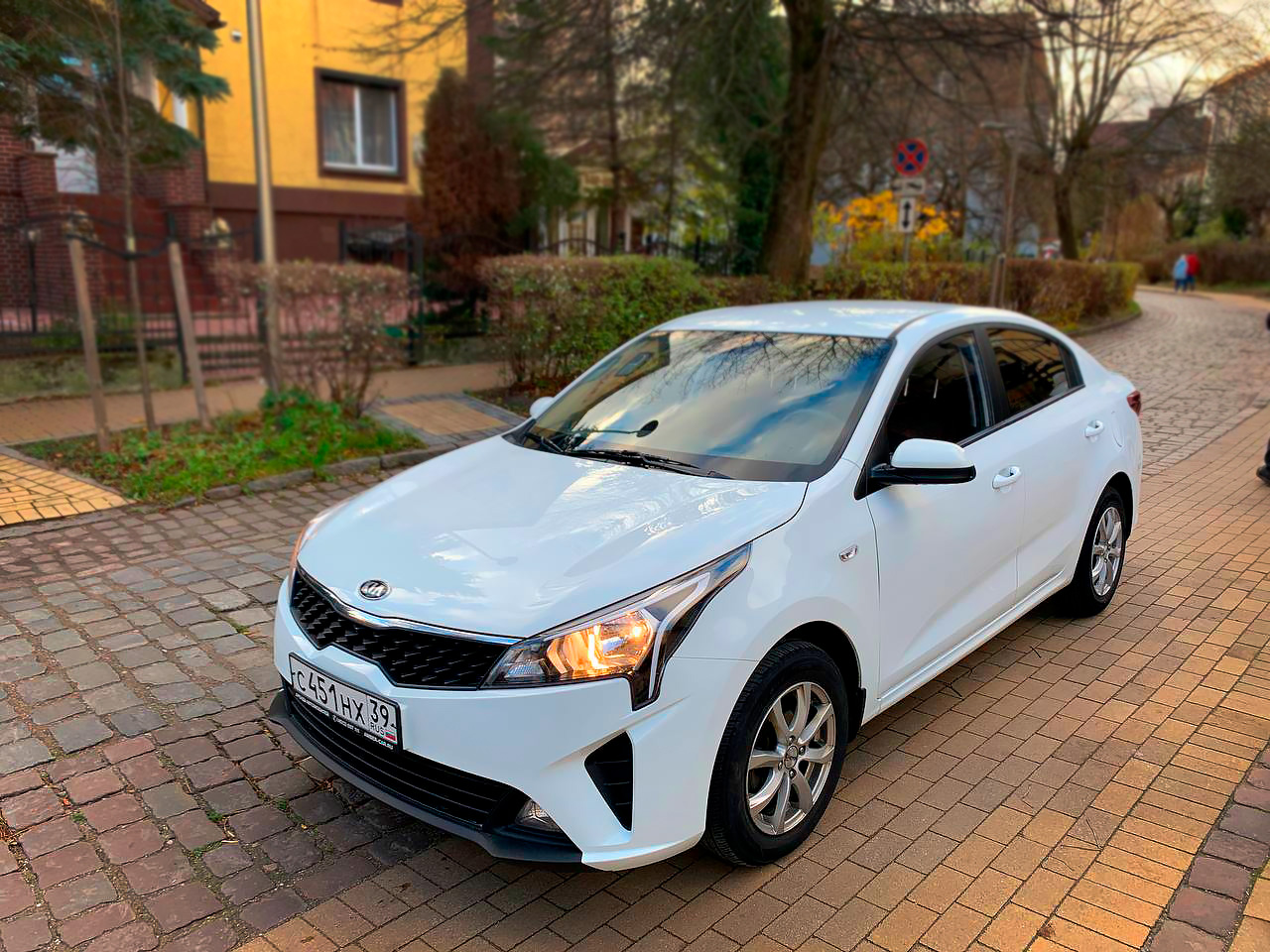 Машина Kia Rio '21