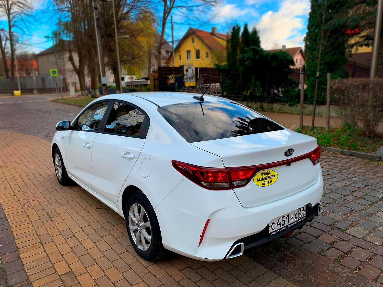 Машина Kia Rio '21