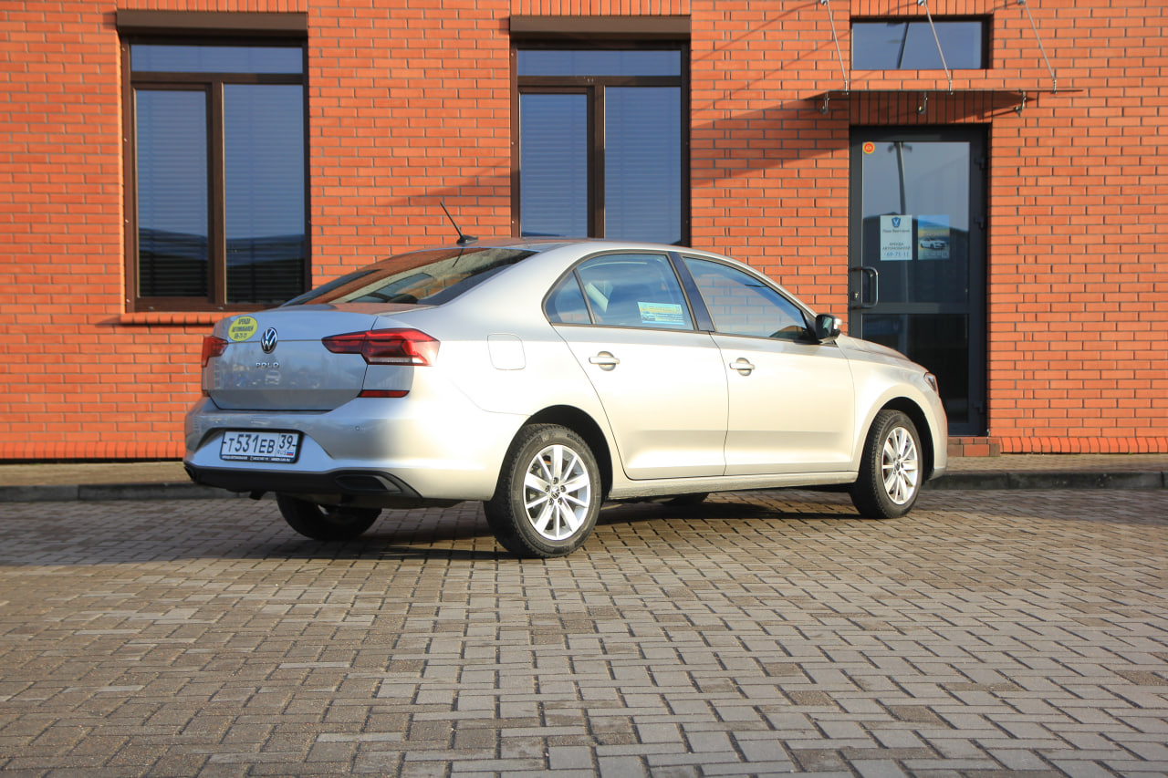 Машина Volkswagen Polo '21