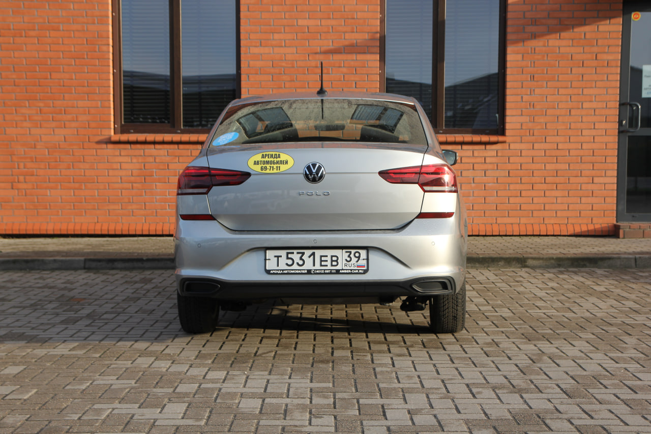 Машина Volkswagen Polo '21