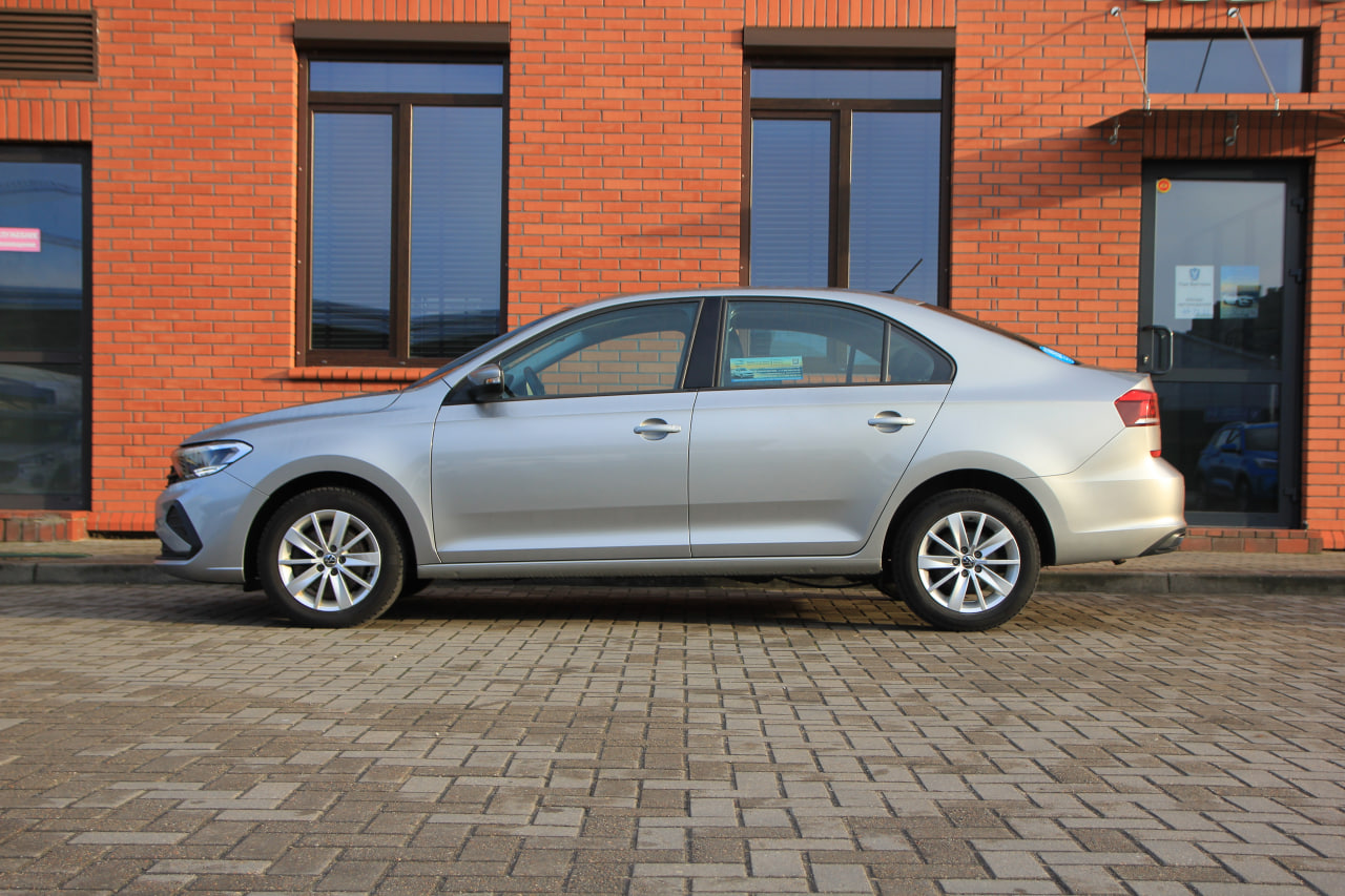 Машина Volkswagen Polo '21