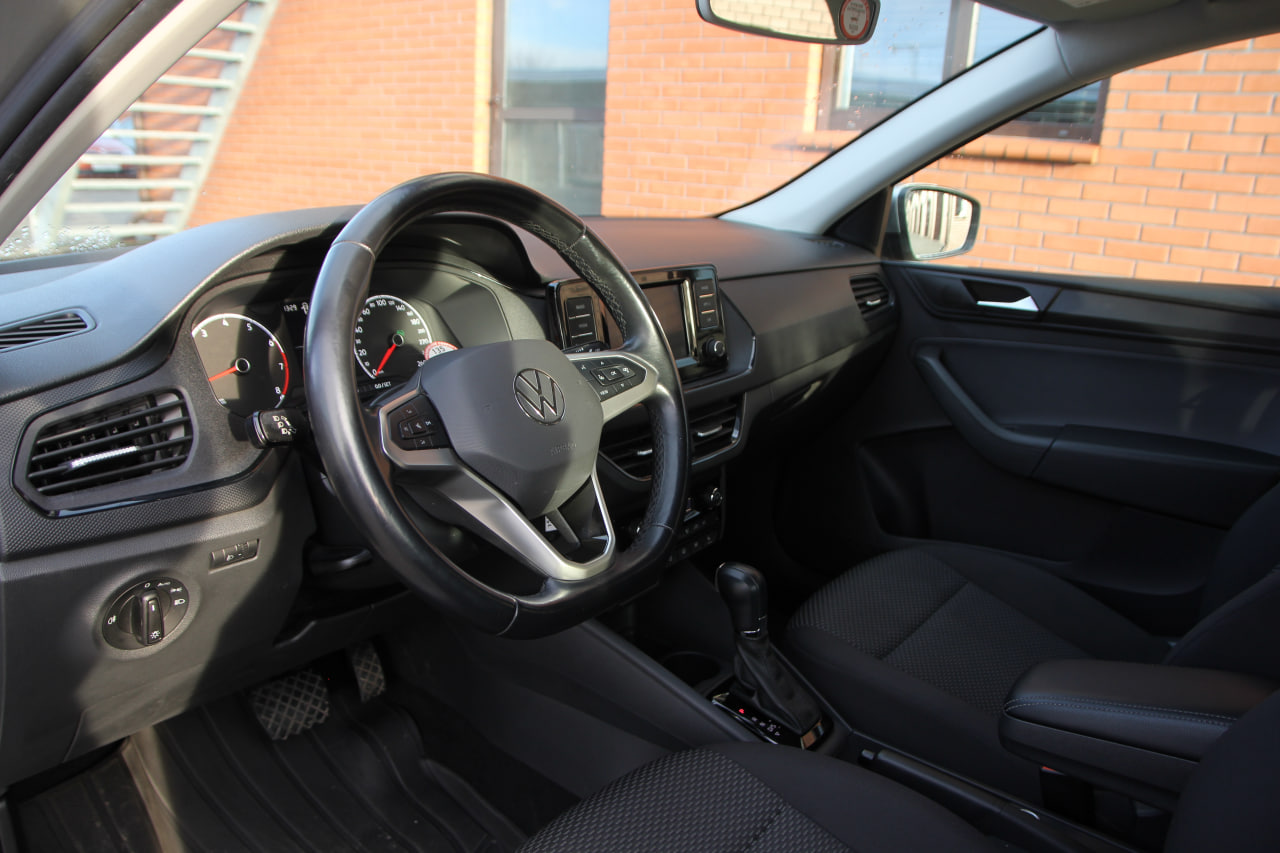 Машина Volkswagen Polo '21