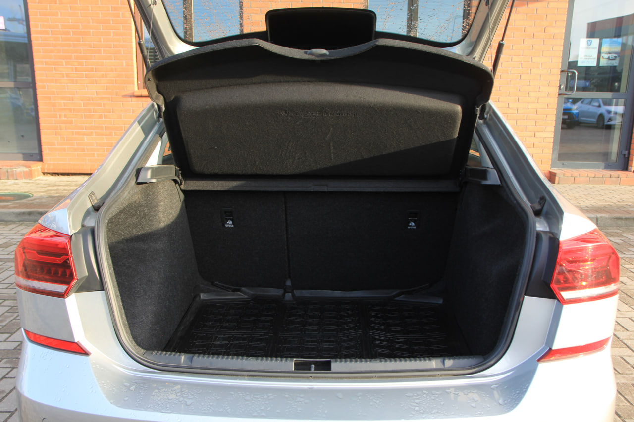 Машина Volkswagen Polo '21